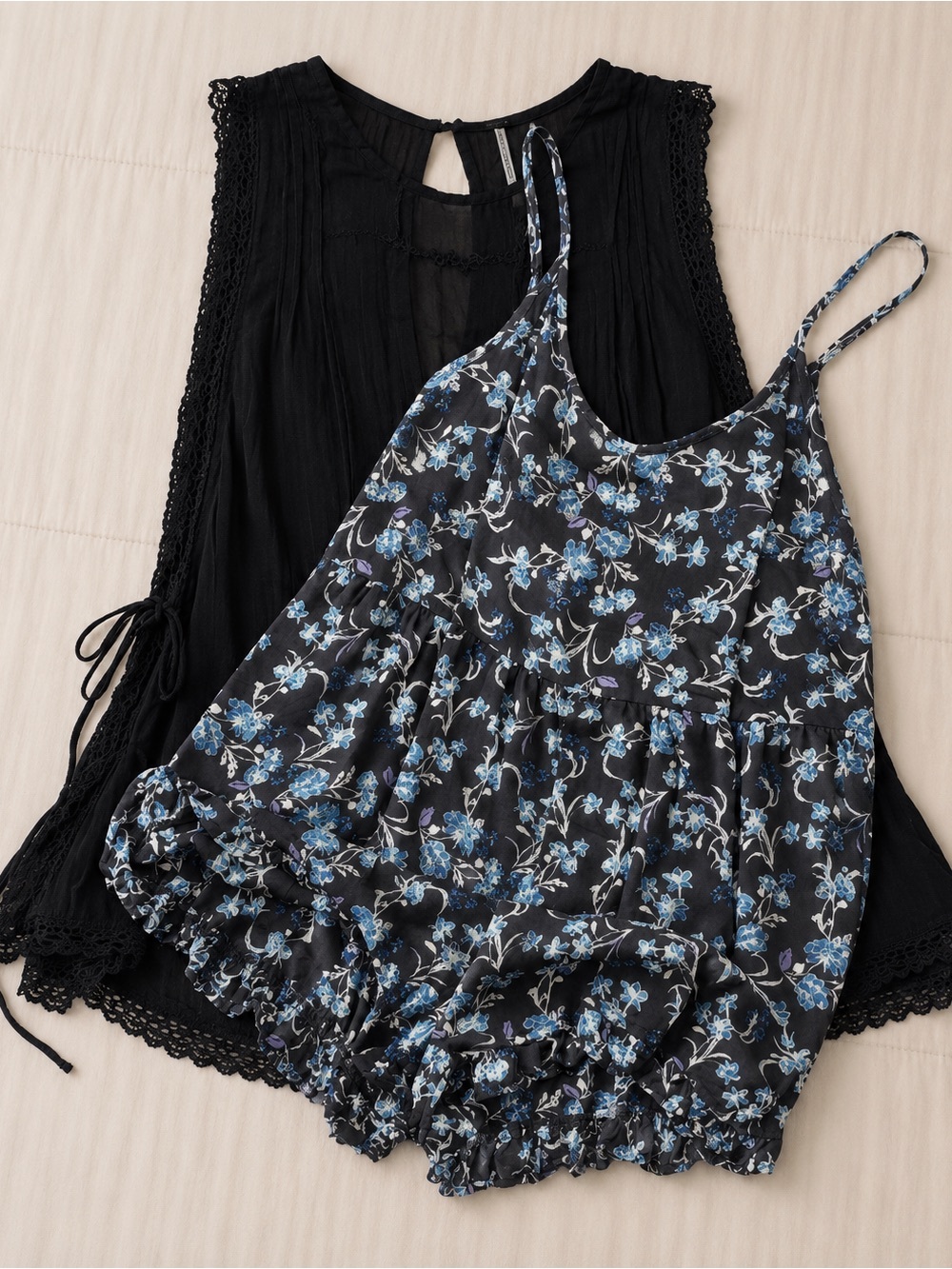 Free People 2pc Blue Floral Romper w Black Sheet Vest Size Small, Gently Worn 1x